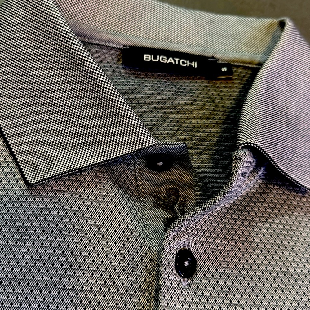 Gently worn men’s S Bugatchi short sleeve polo shirt.